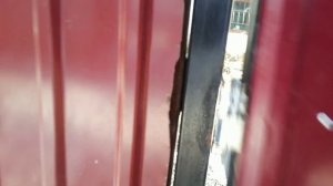 калитку повело от холода - замок не цепляется