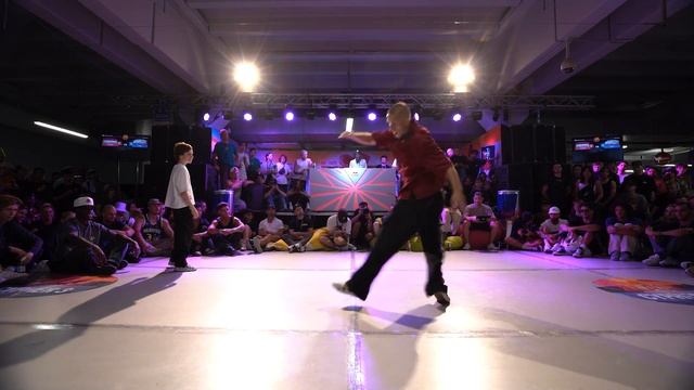 Lorenzo vs Nikita I Top 32 1vs1 Breaking I The Legits Blast 2022 смотреть онлайн