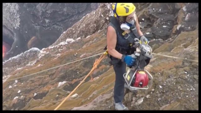 POV video 100 metre descent Marum Ambrym Vanuatu смотреть онлайн