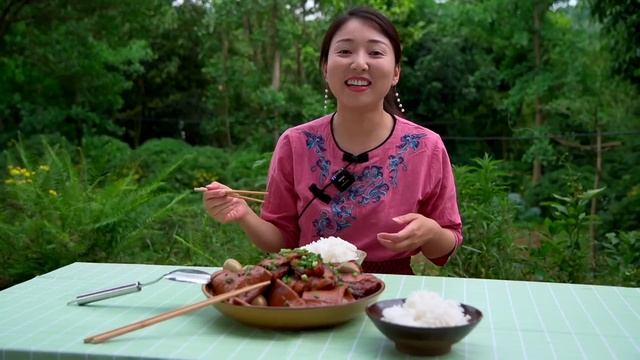 小雨這樣吃把子肉才叫爽，五斤肉一鍋燉，肥而不膩，拌飯吃過癮【市民朱小雨】 смотреть онлайн