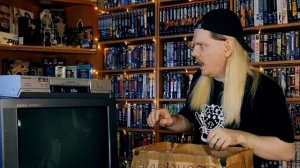 Разгребаю КАССЕТЫ из ВИДЕОПРОКАТА / Клад из 90-х и 2000-х