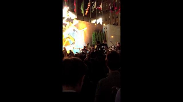 Amy Poehler sings with Foo Fighers смотреть онлайн