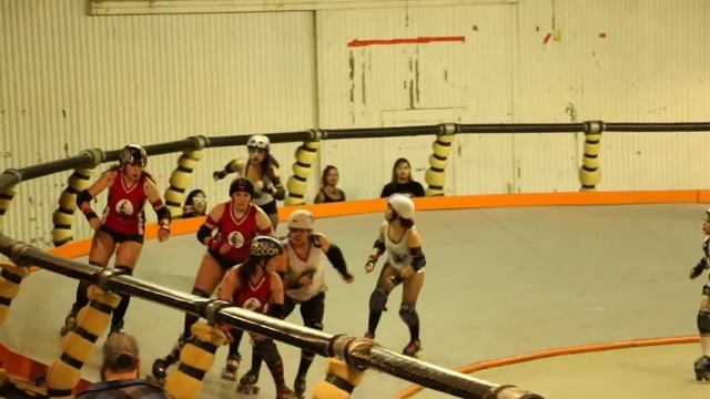 Sun City Roller Girls - Las Catrinas VS Las Diablas 2016 смотреть онлайн