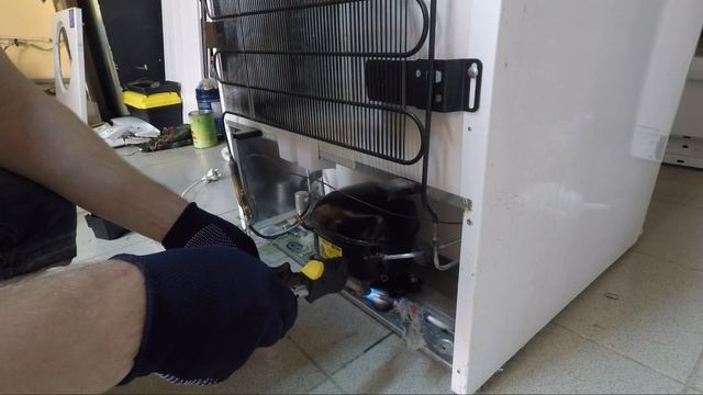 Холодильник бош не морозит \ Замена компрессора смотреть онлайн