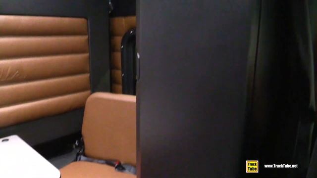2022 Freightliner Cascadia Sleeper Truck - Exterior Interior Walkaround Tour - Salon Camion Lourd Q