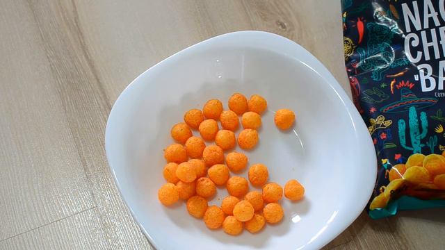 #73: NACHO CHEESE BALLS OhO! КУКУРУЗНЫЕ ЧИПСЫ С СЫРОМ ASMR / АСМР на русском смотреть онлайн