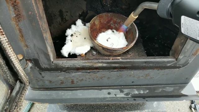 Melting gold with mapp gas and a melt dish смотреть онлайн