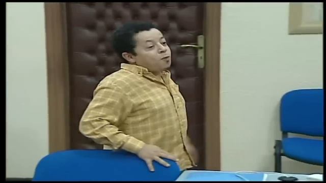 شوفلي حل  السبوعي عامل طاولة نوفي في الستوديو 😂😂 Choufli Hal HD