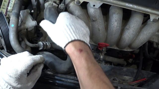 Как заменить термостат на Volvo S60 самому?