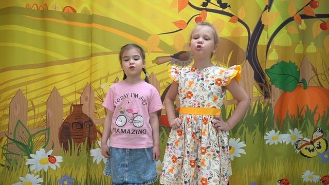 Ярослава Смирнихина и Ева Недоступ - песня "Топ, сапожки, шлёп, сапожки!", музыка и сл. М.Еремеевой смотреть онлайн