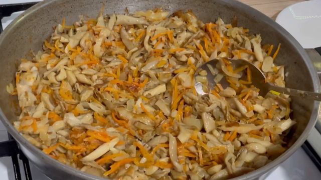 ПОТРЯСАЮЩЕ ВКУСНЫЙ ГРИБНОЙ СУПЧИК! Простой и Быстрый Рецепт! смотреть онлайн