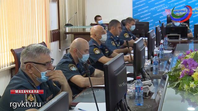 В МЧС обсудили возможную угрозу возникновения ЧС в Рутульском районе смотреть онлайн