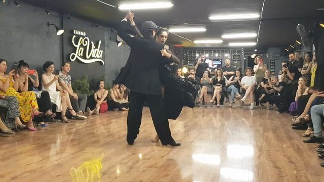 Bruna Estellita  & Julian Sanchez 4/3 / Milonga La Vida / Istanbul смотреть онлайн