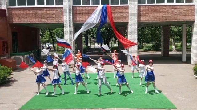Мазырина Т. А. Ивлева Е. Р. "Вперед Россия" танцевальный флешмоб МБОУ СШ №25 смотреть онлайн