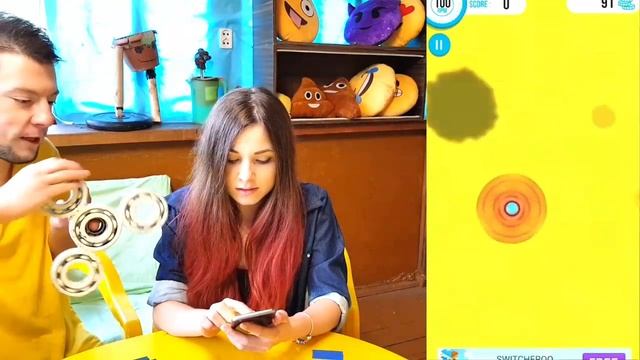 САМАЯ ВЕСЕЛАЯ ИГРА ПРО СПИННЕР НА СМАРТФОН / ИГРАЕМ И ЭТО НЕ ПРАНК! смотреть онлайн