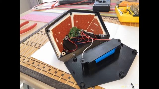 Cветильник с датчиком движения и солнечной батареей на 100 LED - вскрытие и анализ | #Обзор смотреть онлайн