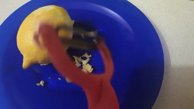 Как снять стружку с лимона без терки.. смотреть онлайн