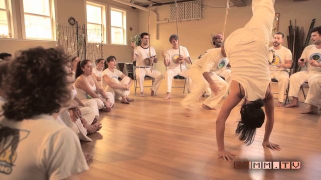 BAMM.tv Presents: Capoeira Angola Quintal - "Sinhazinha Que Vende Aí - Quem Vem La" (Capoeira Music смотреть онлайн