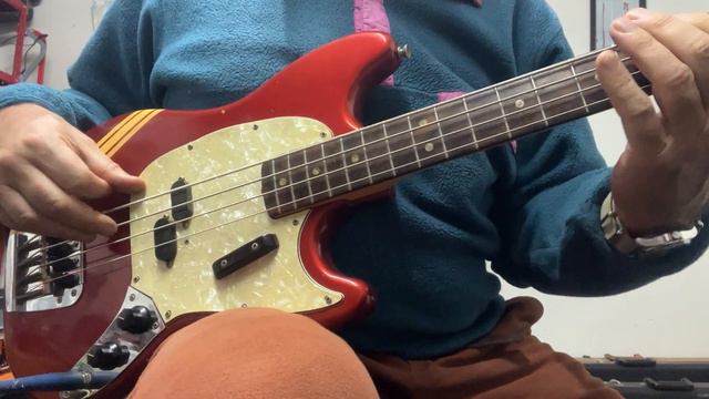 1972 Fender Mustang Bass Competition Red смотреть онлайн