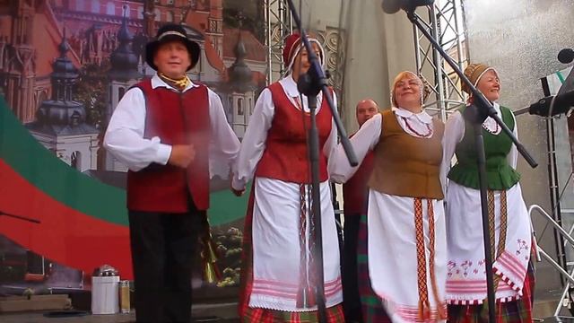 Минск. День культуры Литвы. 20ч.(23). Народный ансамбль и зрители. 24.06.2017. Беларусь. смотреть онлайн