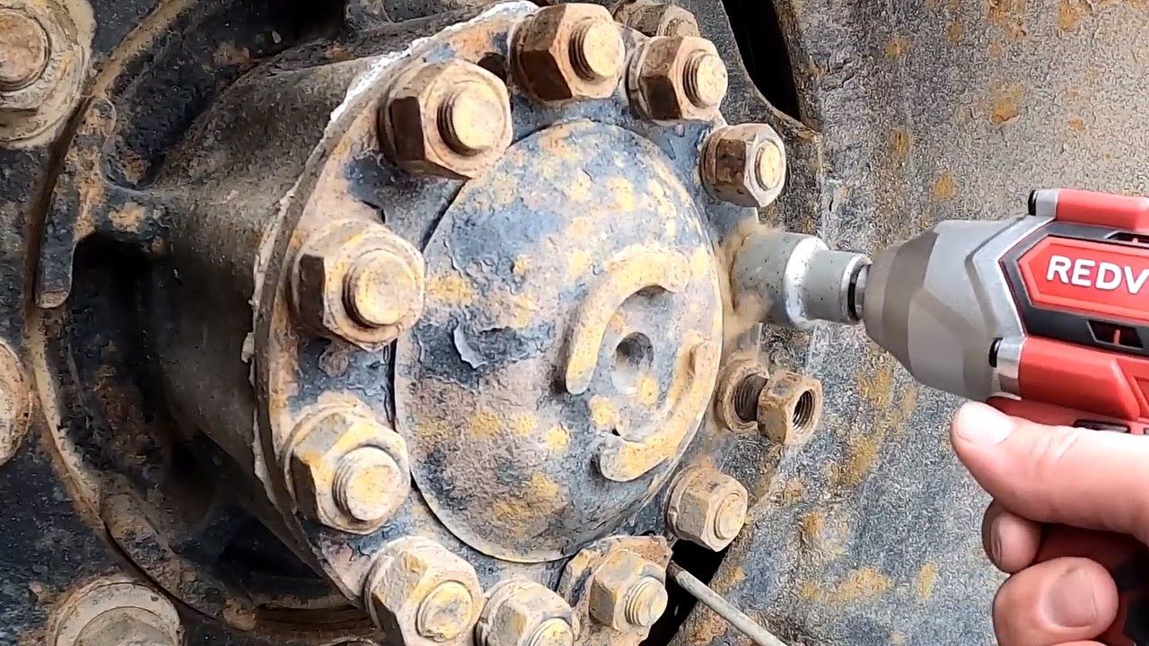 Закипевшие гайки полуоси КАМАЗа против аккумуляторного гайковерта смотреть онлайн