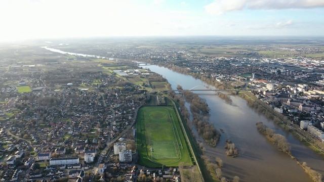 Vue aérienne d Orléans, pont de l europe... mavic 2 pro смотреть онлайн