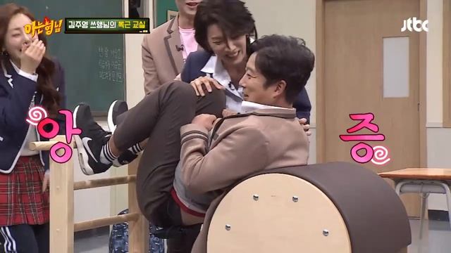 생각보다 더 많이 짧은(!) 이수근(lee soo geun)에 당황한 김서형(Kim Seo－hyung)⊙_⊙；； 아는 형님(Knowing bros) 166회 смотреть онлайн