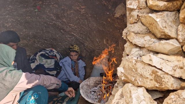 Red Flower: The Love Story And Dream Of A Nomadic Woman And A Benevolent Man