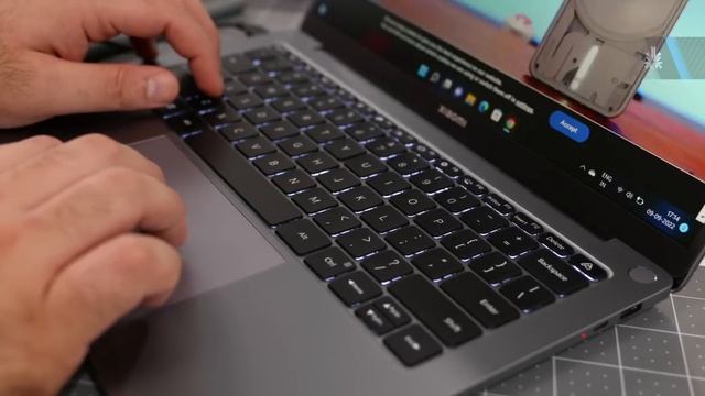 New Xiaomi Notebook Pro 120G is As Interesting As the Name смотреть онлайн