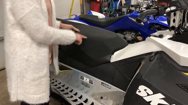 2020 SkiDoo MXZ 600 Sport Snowmobile Seat Removal смотреть онлайн
