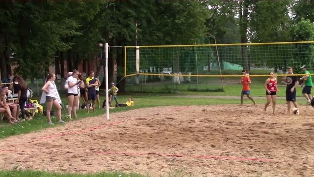 Пляжный волейбол на стадионе Машиностроитель в День города Пскова смотреть онлайн