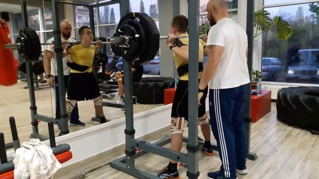 130кг приседания я стиле сумо смотреть онлайн