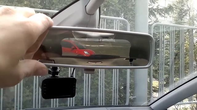 Необычное зеркало заднего вида.