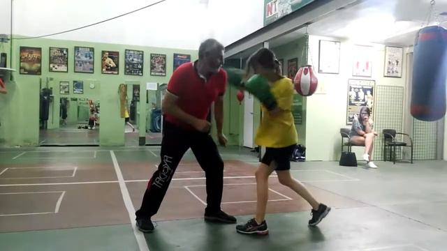 Antonio Aranda trabajando con Andrea Uson смотреть онлайн