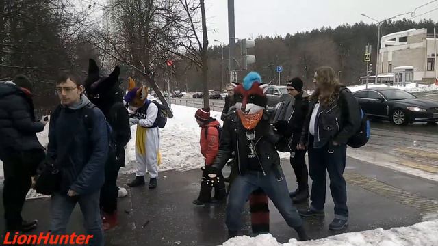 Фурри прогулка в Тропарёво-Никулинском лесопарке - Енот-меломан смотреть онлайн