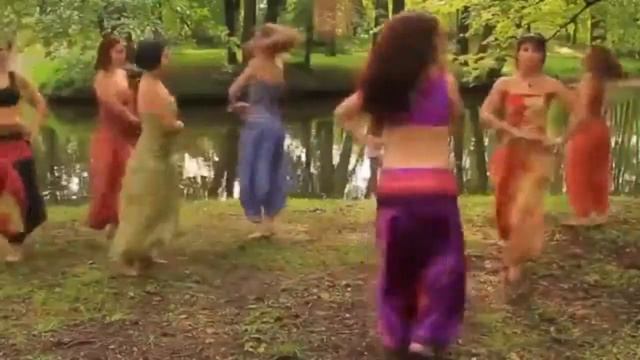 `МУЖИКОВ НАДО ЛЮБИТЬ, МУЖИКОВ НАДО ЦЕНИТЬ` УГАРНЫЙ КЛИП смотреть онлайн