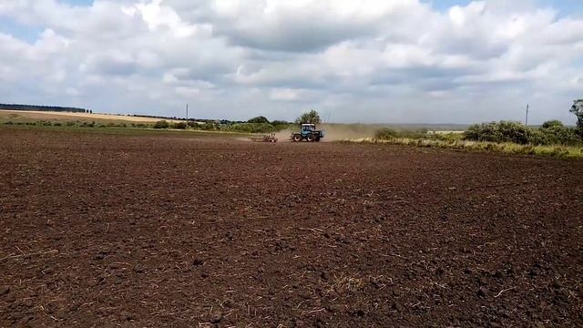 Культивация почвы для озимой пшеници на MTZ 2022 и XTZ 17221-21 c культиватором кшу-8 смотреть онлайн