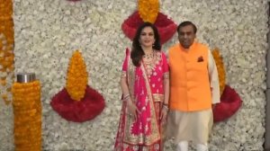 Дом за миллиард и килограммы драгоценностей. Как живет жена самого богатого мужчины в Индии