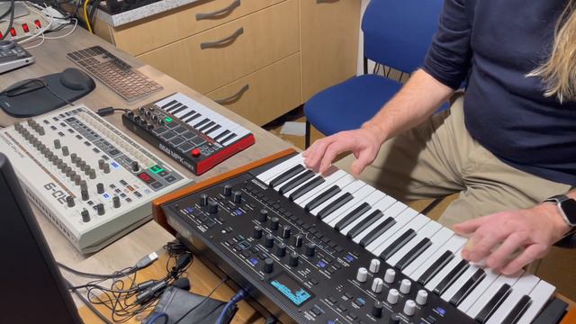 Learning electronic music - Oxygene Pt.4 with Behringer RD-9 and Korg Wavestate смотреть онлайн