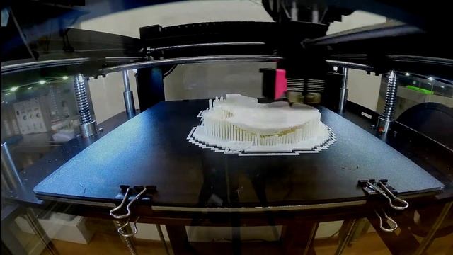Процесс печати 3D-модели подвздошной кости таза смотреть онлайн