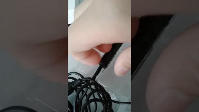 Распаковка новых наушников с четким микро смотреть онлайн
