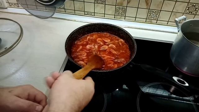 Креветки в томате с спагетти, это просто и вкусно. смотреть онлайн