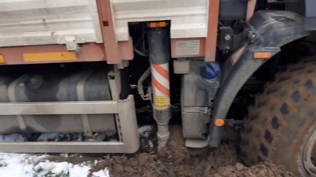 IVECO Trakker a sárban 4 смотреть онлайн