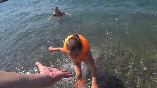 На море! Гостевой дом на склоне. Прогулка по набережной Туапсе. Первый раз на море. смотреть онлайн