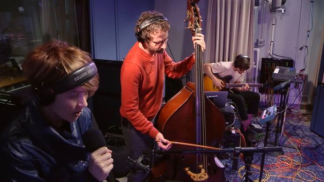 Oracle Hysterical: "No Comfort" | In Studio смотреть онлайн