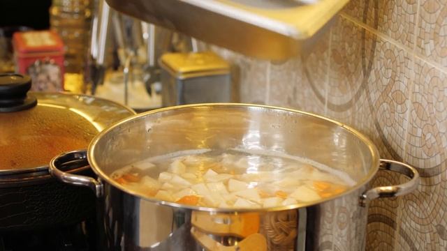 СОЛЯНКА РЫБНАЯ. СОЛЯНКА. СУП ИЗ РЫБЫ. СЕРГЕЙ ЦИГАЛЬ. КАК СВАРИТЬ СОЛЯНКУ? УХА. #шефшаров #500супов смотреть онлайн