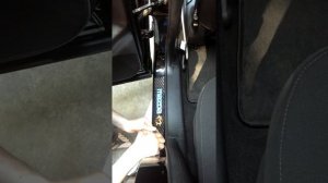 Монтаж наклеек на пороги