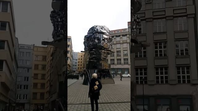 Прага,Чехия. "Голова Франца Кафки" от Давида Чёрного. смотреть онлайн