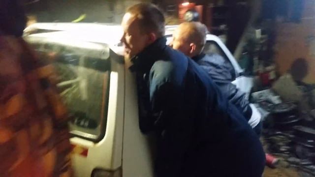 Машина поперек гаража смотреть онлайн