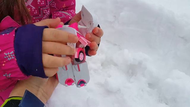 Видео +для детей Поле Робокар замерз в снегу!!! смотреть онлайн